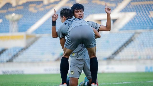 Brylian Aldama - Young Elephant