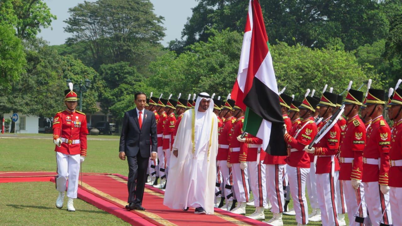 Presiden Joko Widodo atau Jokowi menerima kunjungan Putra Mahkota Abu Dhabi Sheikh Mohamed Bin Zayed Al Nahyan di Istana Bogor, Rabu (24/7/2019).