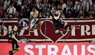 Selebrasi Dusan Vlahovic dalam laga Liga Europa 2022/2023 Freiburg vs Juventus, Jumat (17/3/2023) (c) dpa via AP Photo/Philipp von Ditfurth