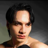 Jefri Nichol pakai makeup untuk meningkatkan kepercayaan diri. dok. barenbliss