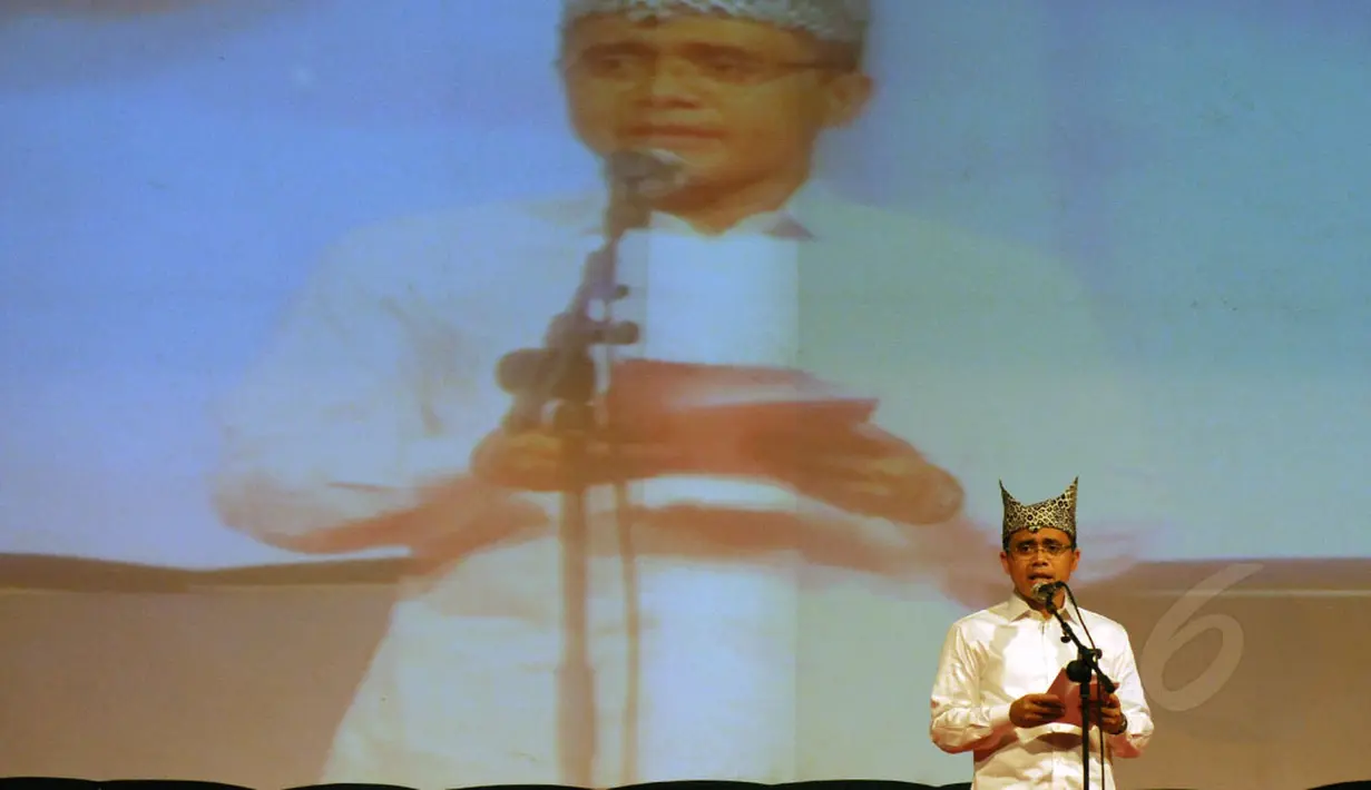 Bupati Banyuwangi, A Azwar Anas secara resmi membuka Internasional Tour De Banyuwangi Ijen, (15/10/2014). (Liputan6.com/Helmi Fithriansyah)