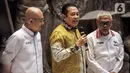 Ketua Umum IMI Bambang Soesatyo (tengah) menyampaikan paparan bersama Direktur Utama ITDC Ari Respati (kiri) dan Direktur Utama MGPA Priandhi Satria (kanan) saat peluncuran tiket presale WSBK 2022 di Gedung Sarinah, Jakarta, Rabu (31/8/2022). PT Pengembangan Pariwisata Indonesia (Persero)/Indonesia Tourism Development Corporation (ITDC), BUMN pengembang dan pengelola kawasan pariwisata di Indonesia, bersama Mandalika Grand Prix Association (MGPA) selaku bagian dari ITDC Group, merilis penjualan tiket harian menonton event MOTUL FILM World Superbike (WSBK) Indonesian Round yang akan berlangsung di Pertamina Mandalika International Circuit, Lombok, Nusa Tenggara Barat, pada 11-13 November 2022 mendatang. (Liputan6.com/Faizal Fanani)