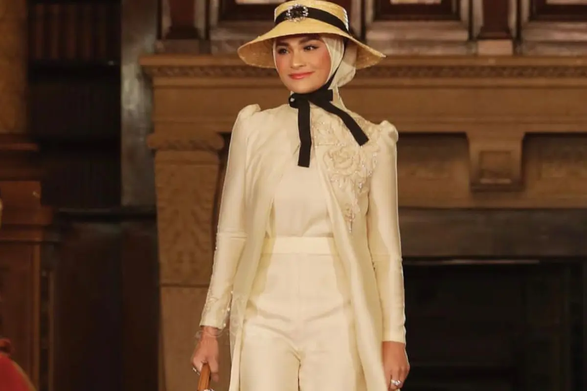 Kolaborasi Ayu Dyah Andari dan Putri Zulkifli Hasan, Tampilkan Koleksi Bertema Perempuan Tangguh di London Fashion Week