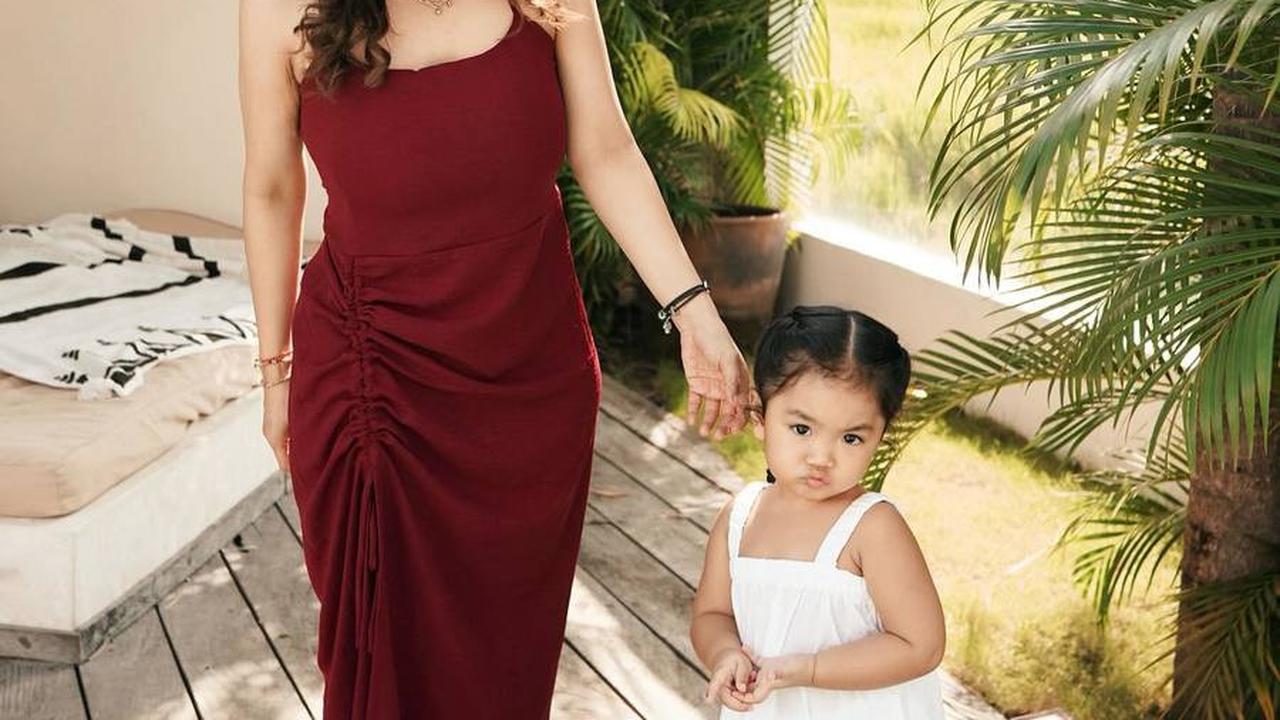 Tampil Dengan Dress Putih