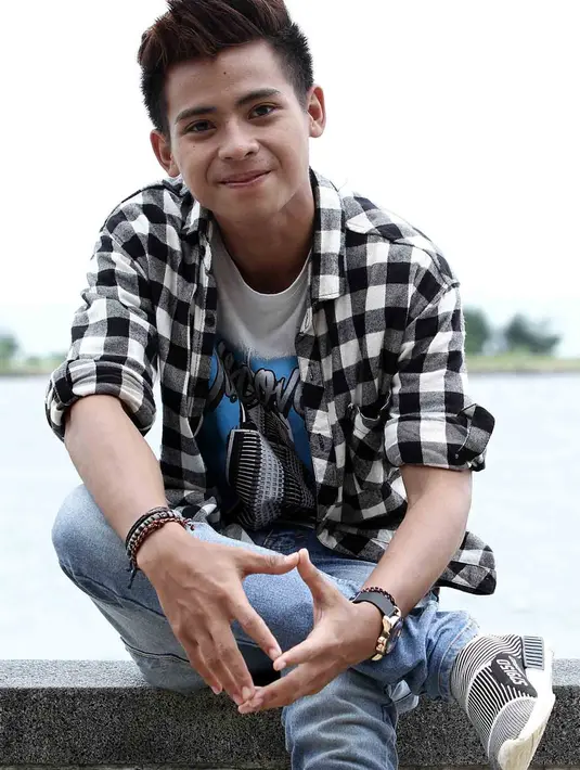 "Nggak nyangka banget bisa dapat piala ini (SCTV Award). Aku sempet nonton mereka (nominator lain) dan belajar akting dari mereka malah aku yang dapet, terima kasih," ujar Arnold Leonard. (Deki Prayoga/Bintang.com)