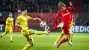 Dalam laga leg pertama play-off gugur Liga Europa 2024/2025 di Stadion FC Twente di Enschede, Belanda, Jumat (14/2/2025), Twente meraih kemenangan dramatis 2-1. (AFP/Vincent Jannink)