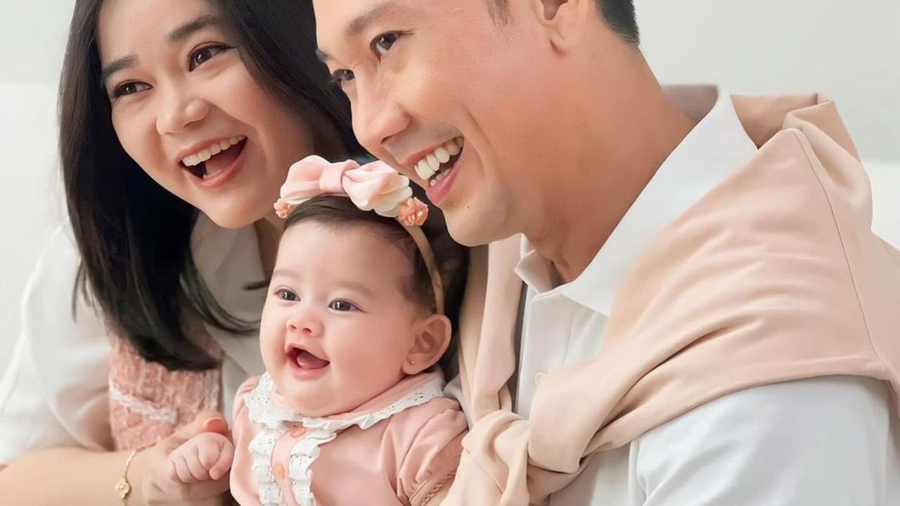 7 Potret Imut Baby Biel Anak Denny Sumargo, Disebut Fotokopian Mamanya