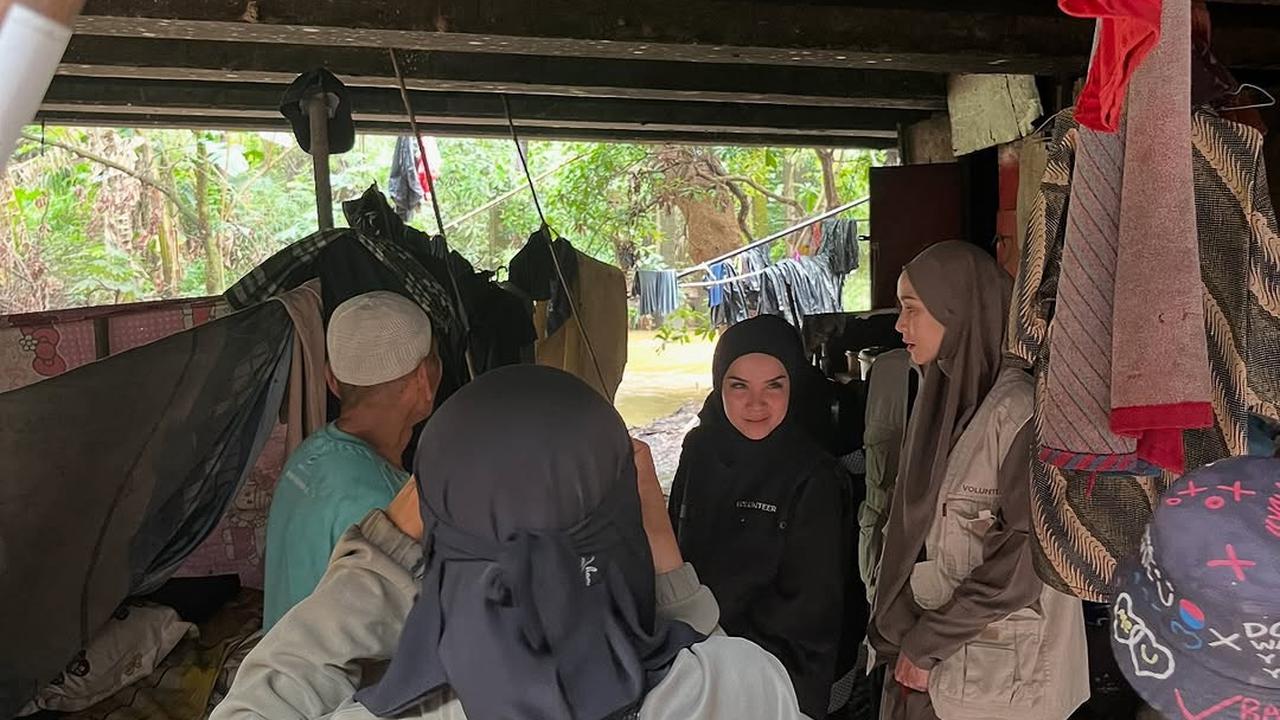 Aksi Zaskia Adya Mecca Gelar Kajian untuk Warga Tunanetra hingga Bantu Dirikan Posko Banjir Bekasi