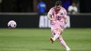 Pemain Inter Miami, Lionel Messi mencetak gol melalui tendangan bebas ke gawang FC Porto dalam laga Grup A Piala Dunia Antarklub 2025 di Mercedes-Benz Stadium, Atlanta, Amerika Serikat, Jumat (20/06/2025) WIB. (AP Photo/Brynn Anderson)