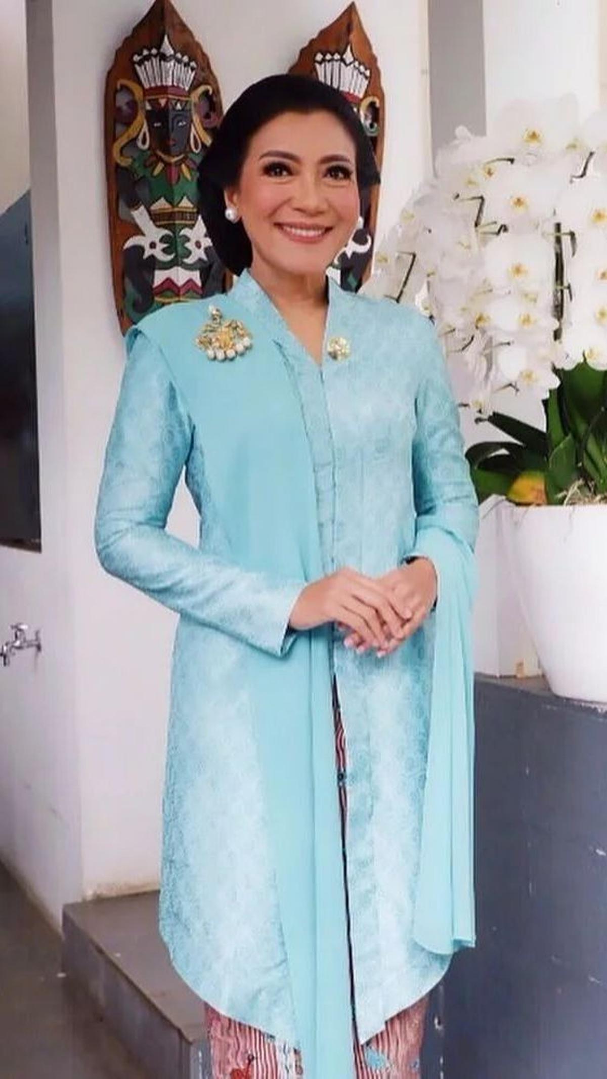 Mereka adalah sosok yang menginspirasi dan mendukung suami-suaminya dalam menjalankan tugas negara dengan penuh semangat. Pesona mereka tidak hanya terlihat dari penampilan fisik tetapi juga dari tindakan nyata yang mereka lakukan untuk masyarakat dan ins
