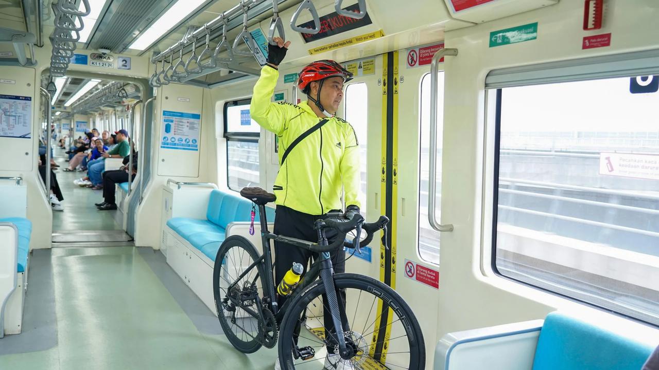 FOTO: LRT Jabodebek Operasikan 270 Perjalanan Selama Libur Panjang