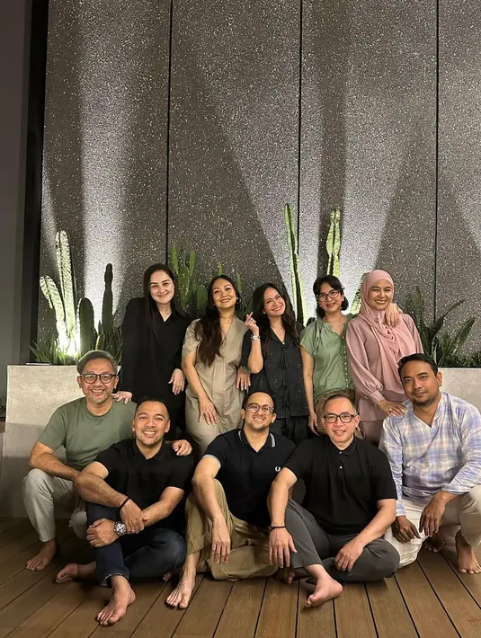 Nola B3, Meisya Siregar, Ersa Mayori, Novita Angie, dan Mona Ratuliu kumpul bareng. [Foto: Instagram/ersamayori]