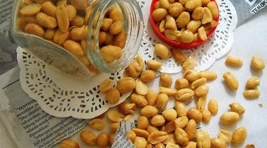 Resep Cara Membuat Kacang Bawang Gurih Renyah Untuk Sajian Lebaran Lifestyle Fimela Com