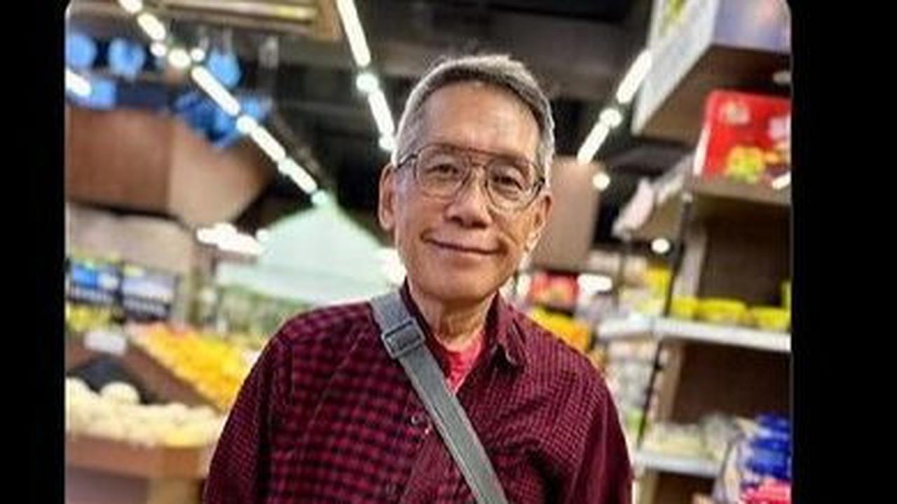 Namun siapa sangka, sosok ilustrator 2 kaleng biskuit tersebut ternyata asli orang Indonesia. Dia adalah Bernardus Prasodjo.