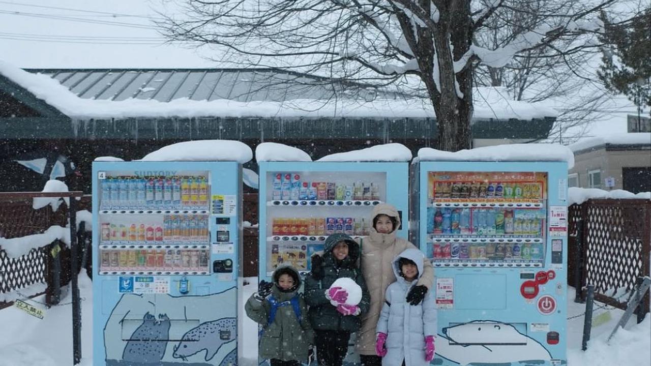 Momen Liburan Natasha Rizky dan Desta ke Jepang Ajak Anak-Anak, Netizen Soroti Kekompakannya
