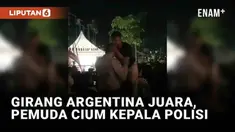 Keberhasilan Argentina meraih trofi Piala Dunia 2022 bawa kebahagiaan di seluruh negara. Tak terkecuali fans Argentina di Indonesia yang menggelar nonton bareng. Viral seorang pemuda selebrasi merayakan keberhasilan Lionel Messi cs dengan tingkah koc...