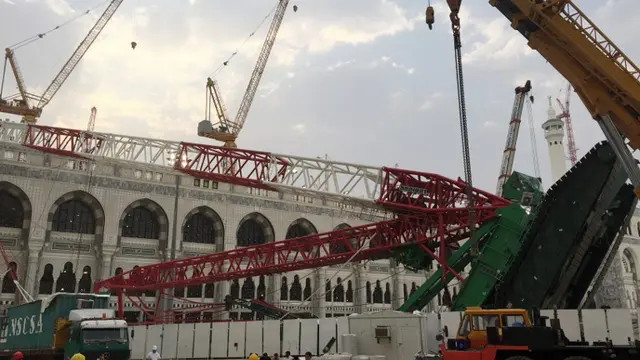 Tragedi Crane Jatuh Jadi Objek Foto Jamaah Haji