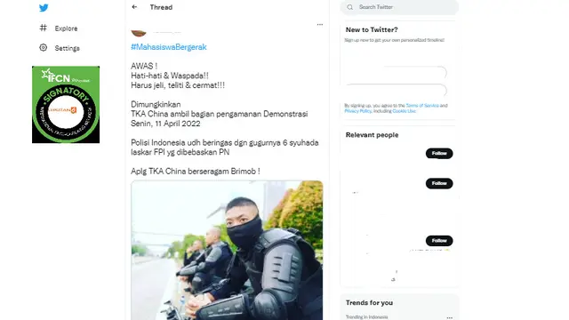 Tangkapan layar klaim foto TKA China berseragam Brimob lalukan pengamanan demo 11 April 2022