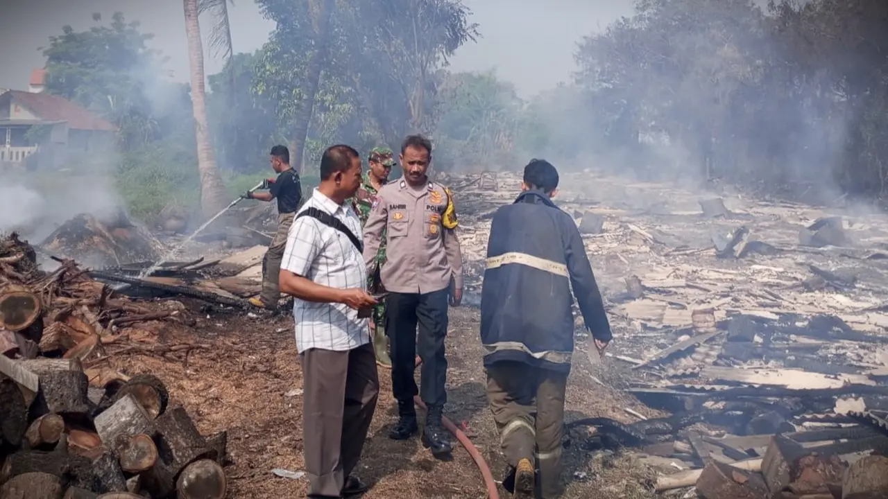Kebakaran di Desa Sukaharja Tangerang