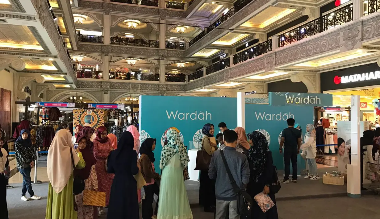 Ratusan wanita berhijab memenuhi lokasi berlangsungnya audisi, tepatnya di Grand City Mall, pada 2 April 2017 lalu.. Dibuka sejak pukul 10.00 WIB, para peserta sudah datang berbondong-bondong untuk mengikuti audisi tersebut. (Indosiar)