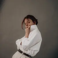 ilustrasi baju putih/Карина Каржавина/pexels