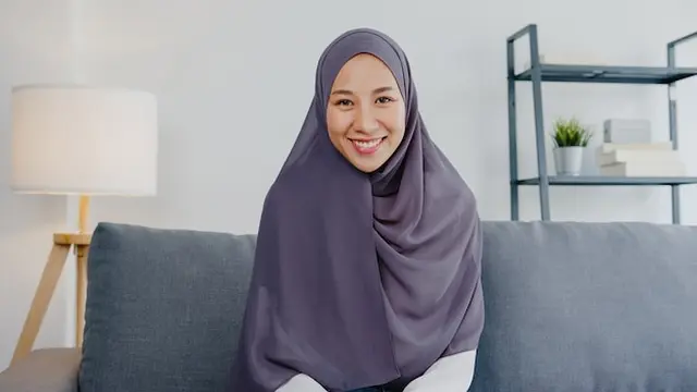 Ilustrasi muslimah senyum, Islami