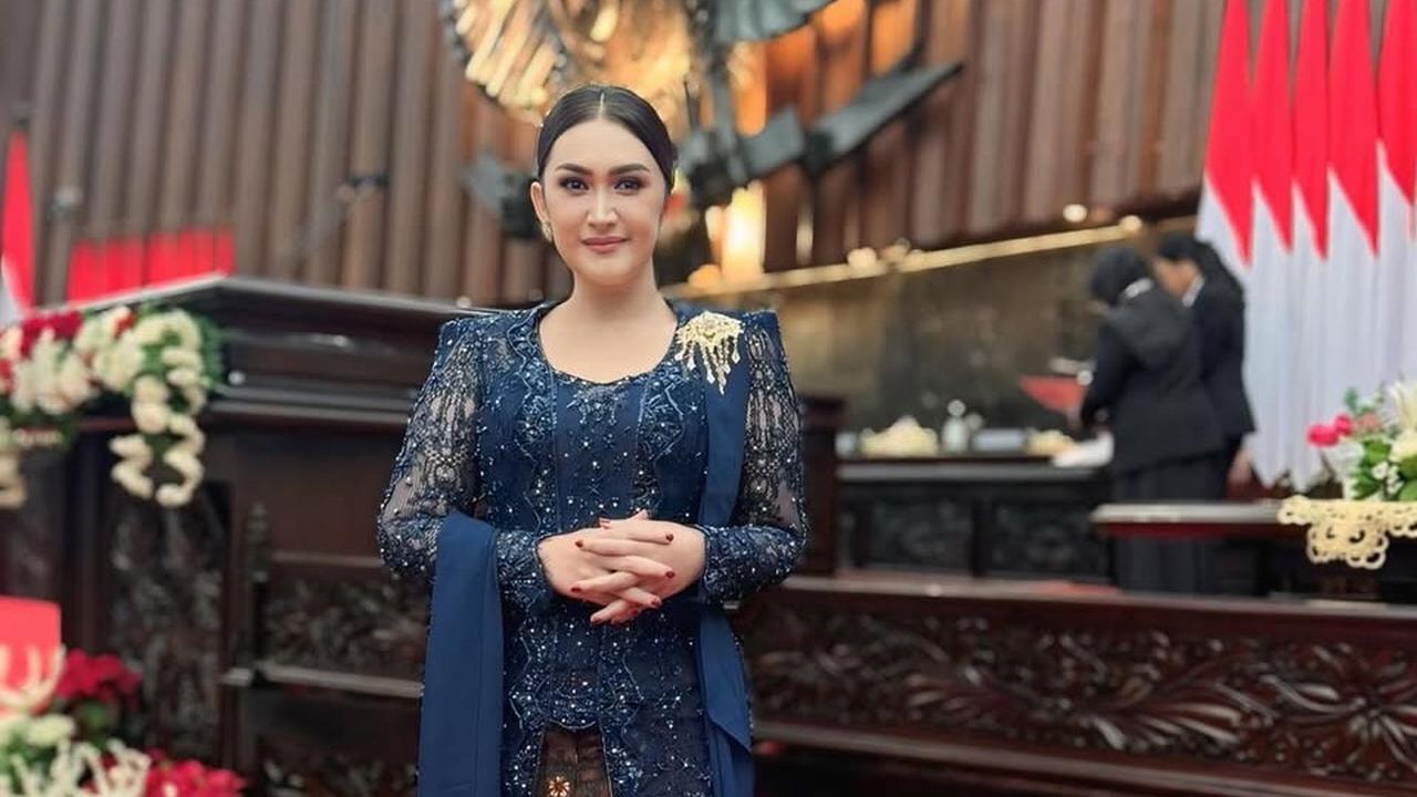 7 Model Kebaya Jawa Modern Inspirasi dari Nafa Urbach, Anggun dan Elegan