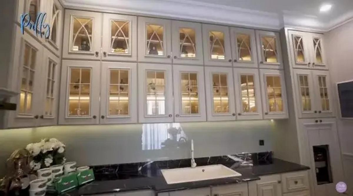 Potret Dapur Mewah Prilly Latuconsina, Miliki Desain Klasik Modern