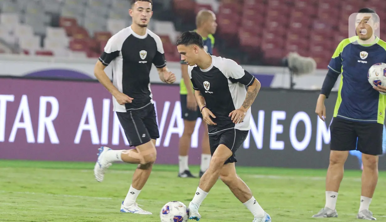 Mees Hilgers, yang saat ini bermain untuk FC Twente, dipastikan tidak akan bermain melawan Jepang karena tidak dalam kondisi terbaik. (Liputan6.com/Angga Yuniar)