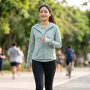 Cari Jaket Anti UV? Ini Tips Memilih dan Rekomendasi Produk untuk Melengkapi Outfit Outdoor