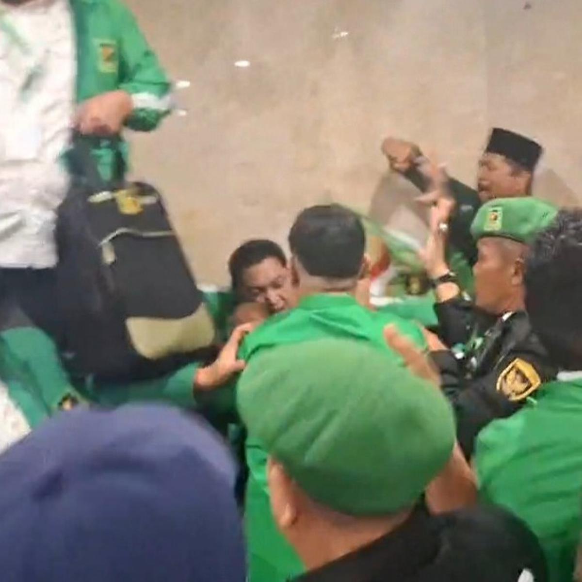Ricuh Muktamar ke-X PPP di Ancol
