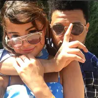 Seperti halnya yang dikatakan seorang sumber bahwa The Weeknd mengatakan langsung pada Selena soal ini. Ia lebih senang jika Selena tampil seperti wanita dewasa dimanapaun  dirinya berada. (Instagram/selenagomez)