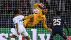 Peran seorang kiper atau penjaga gawang dalam sebuah tim amatlah krusial. Kiper dapat menjadi tembok terakhir namun juga berperan sebagai titik awal serangan. 5 kiper berikut telah menjadi andalan tim meski masih berusia muda. Siapa sajakah mereka? (AFP/Franck Fife)