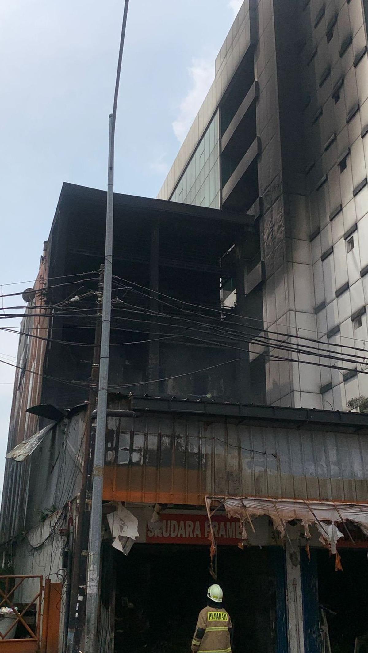 Tak hanya itu, sebanyak 7 orang dilaporkan tewas dalam kebakaran ruko tersebut.&nbsp;Foto: Merdeka.com/Alma Dhyan