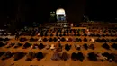 Muslim Palestina melakukan ibadah di kompleks masjid al-Aqsa, situs paling suci ketiga bagi umat Islam, di Yerusalem, Minggu (31/5/2020). Kompleks masjid Al-Aqsa kembali dibuka hari ini, Minggu (31/5) setelah ditutup dua bulan sebagai bagian upaya memutus penularan virus corona. (Ahmad GHARABLI/AFP)