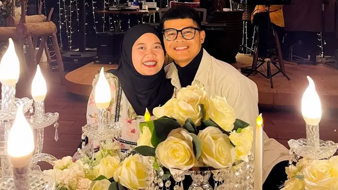 Hamil Anak Kedua, Ini 7 Potret Mesra Komika Musdalifah Basri dan Suami