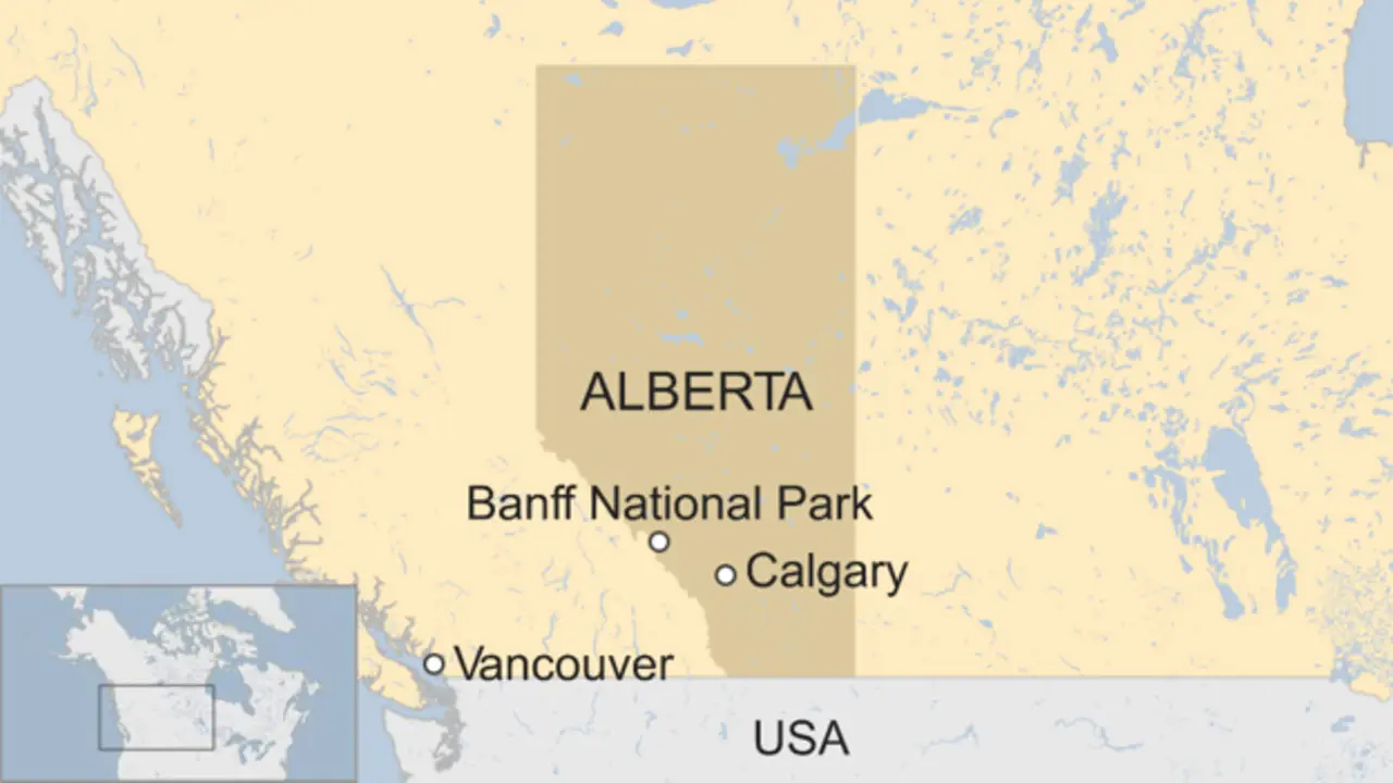 Longsoran salju di Taman Nasional Banff di Provinsi Alberta, Kanada. (BBC)