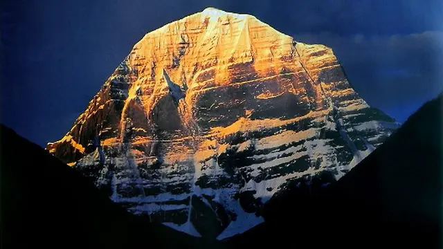 7 Gunung yang Disucikan di Muka Bumi