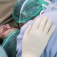 Momen Bella Bonita melahirkan didampingi Denny Caknan. [Foto: Instagram/denny_caknan]