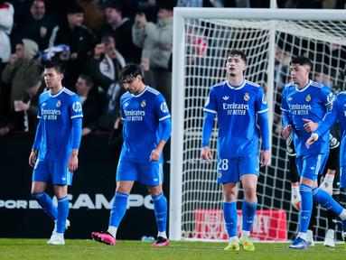 Pemain Real Madrid tampak lesu setelah ditaklukkan Albacete dengan skor 3-2 pada laga babak 16 besar Copa del Rey di Estadio Carlos Belmonte, Kamis, (15/1/2026).