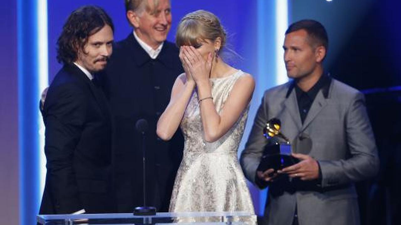 Aksi hot Taylor Swift di malam Grammy Awards 