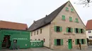 Pemandangan bagian luar hotel bernama Wursthotel di Rittersbach, Jerman pada 30 November 2018. Terletak di sebuah desa kecil, 40 menit berkendara ke selatan kota Nuremberg, Bratwurst Hotel dibuka pada bulan September. (Christof STACHE/AFP)