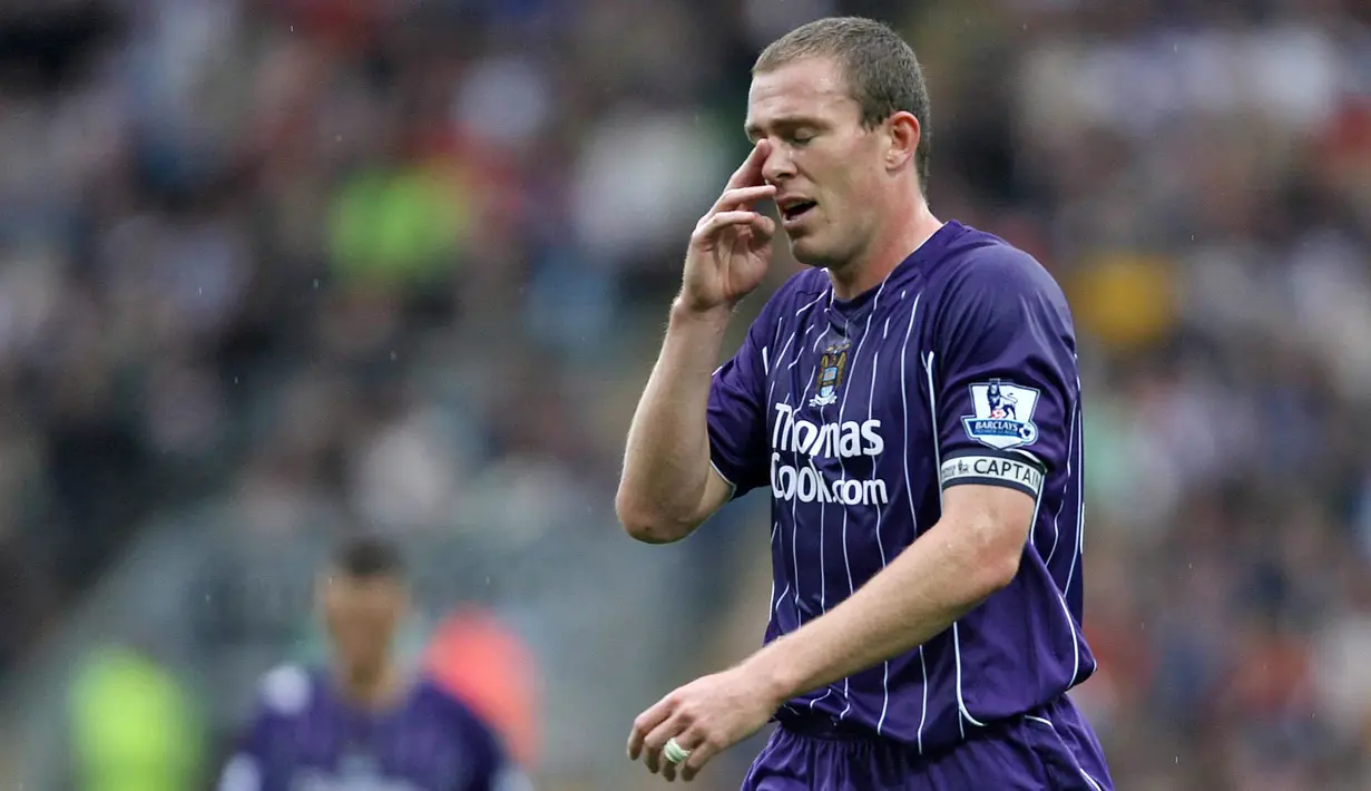 Richard Dunne pernah mendapatkan 8 kartu merah selama berkarier di Liga Inggris. Mencetak penampilan sebanyak 432 kali, Dunne tercatat pernah berkarier di Everton, Manchester City, Aston Villa, dan Queens Park Rangers. (AFP/Barrington Coombs)