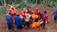 Tim SAR gabungan menemukan korban kedua longsor Kalijering, Kebumen. (Foto: Liputan6.com/Basarnas)