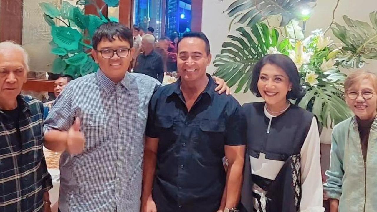 Di momen yang sama juga terlihat hadir paman Edgar, Andika Perkasa bersama Hetty Andika Perkasa istrinya.<br>