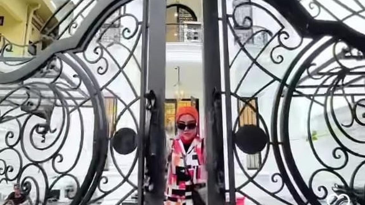 Mewah nan Megah, Intip Potret Rumah Baru Bella Shofie yang Dilengkapi Dengan Marmer, Penampakan Kamar Sang Anak Serba Ungu Jadi Sorotan