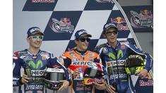 Rivalitas Valentino Rossi versus Marc Marquez dan Jorge Lorenzo yang sengit terjadi hingga dalam melakukan strategi pit stop seperti di sirkuit Assen pada MotoGP musim 2014 lalu.