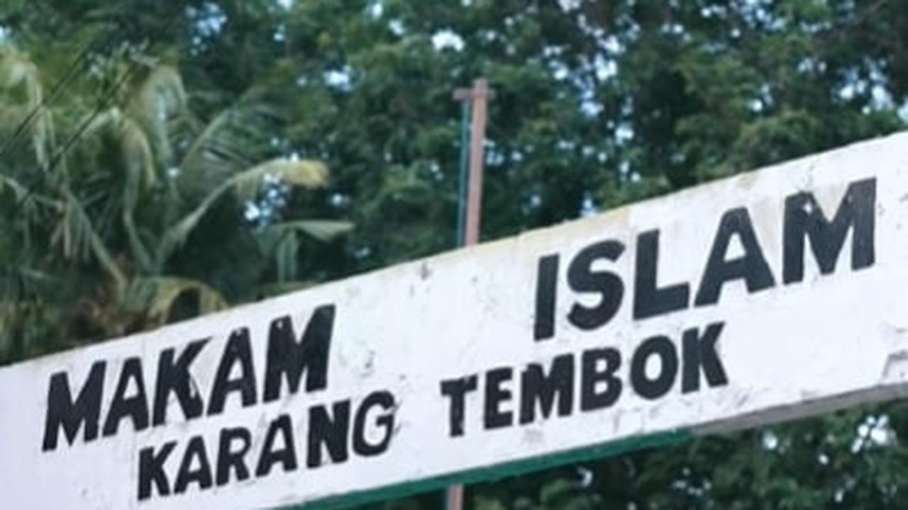 Berkunjung Ke Makam Sang Ayah
