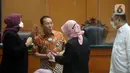 Terdakwa suap penghapusan nama terpidana perkara pengalihan hak tagih Bank Bali dari daftar red notice Polri Djoko Tjandra (kedua kiri) saat menjalani sidang di PN Jakarta Timur, Jumat (11/12/2020). Djoko menyampaikan nota pembelaan atau pleidoi atas tuntutan JPU. (merdeka.com/Imam Buhori)