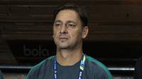 Wolfgang Pikal, Asisten Pelatih Timnas Indonesia. (Bola.com/Nicklas Hanoatubun)
